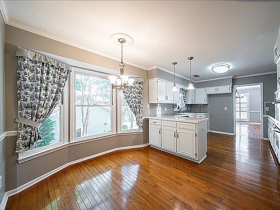 3rd image of 6801 Springlake Dr