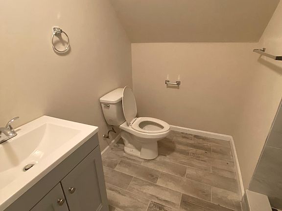 5th image of 657 S Park St #3