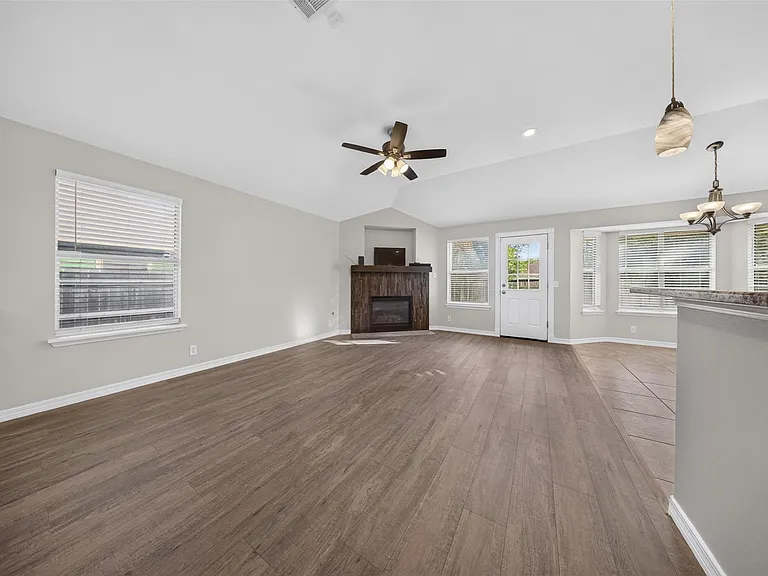 241 Brian Ln — Photo 4