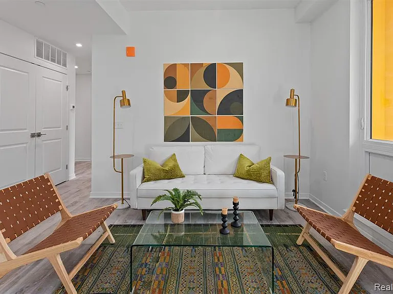 655 W Willis St #304 — Photo 9