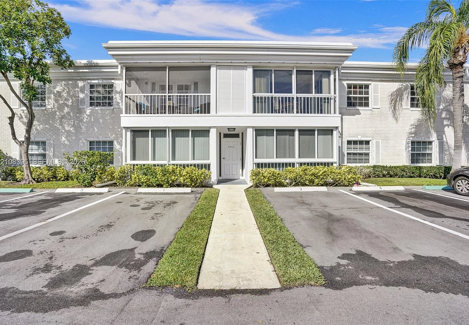 Bay Colony Club Condo — Photo 2