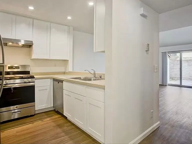 415 W Gutierrez St #8 — Photo 3