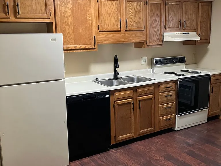 1520 Hawk Cir #B — Photo 6