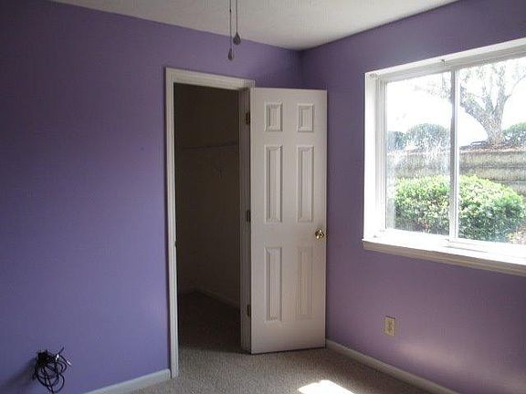 3rd image of 413 Poinsetta Ct APT 2