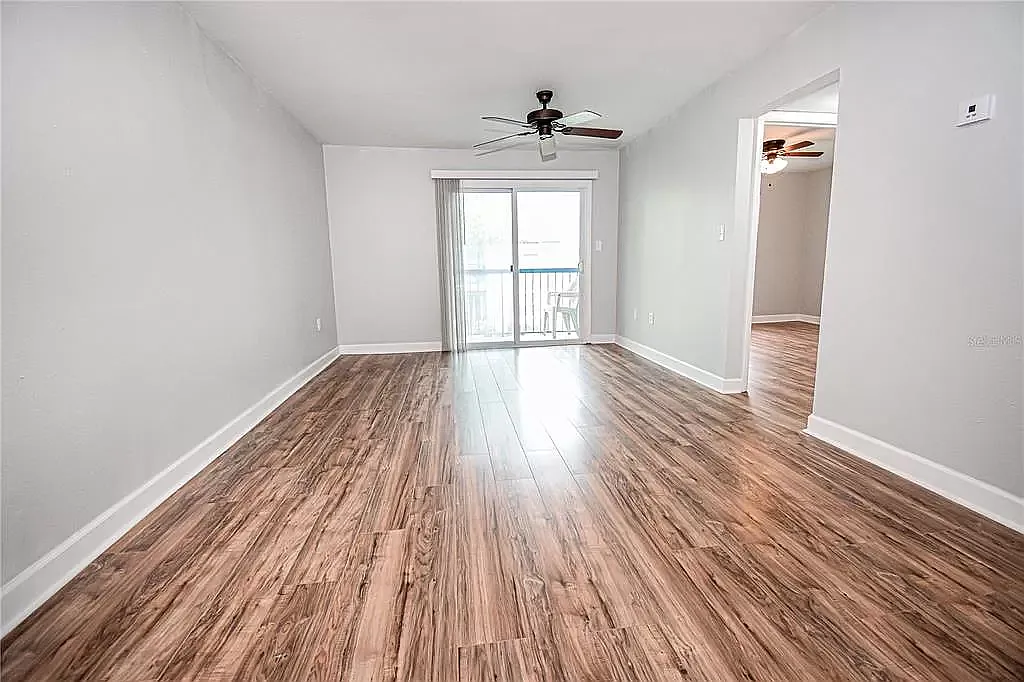 2 bed, 879 sqft, $1,550 — Photo 2