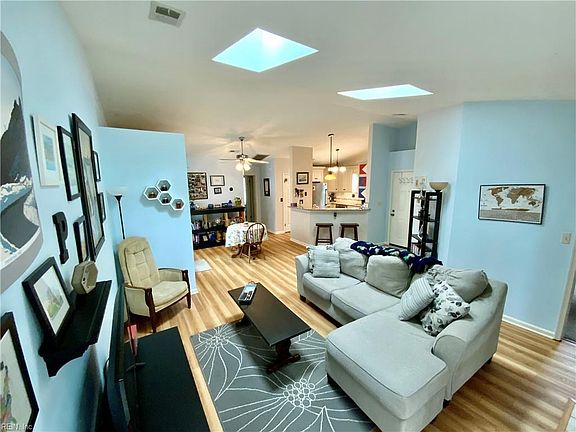 4th image of 1956 Gravenhurst Dr