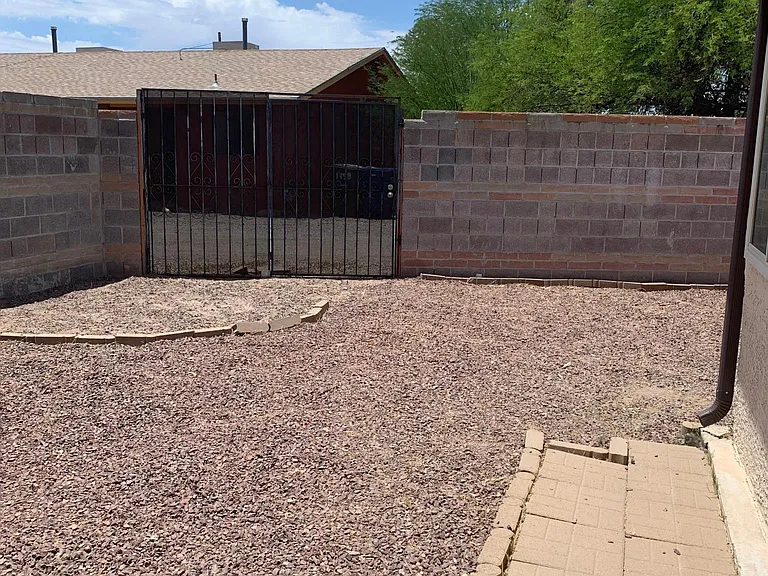 1474 E Hedrick Dr — Photo 22
