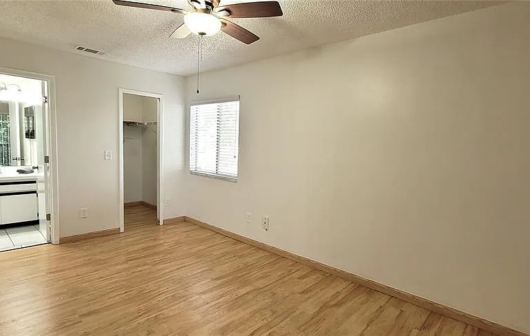 2320 Oak Park Way #204 — Photo 6