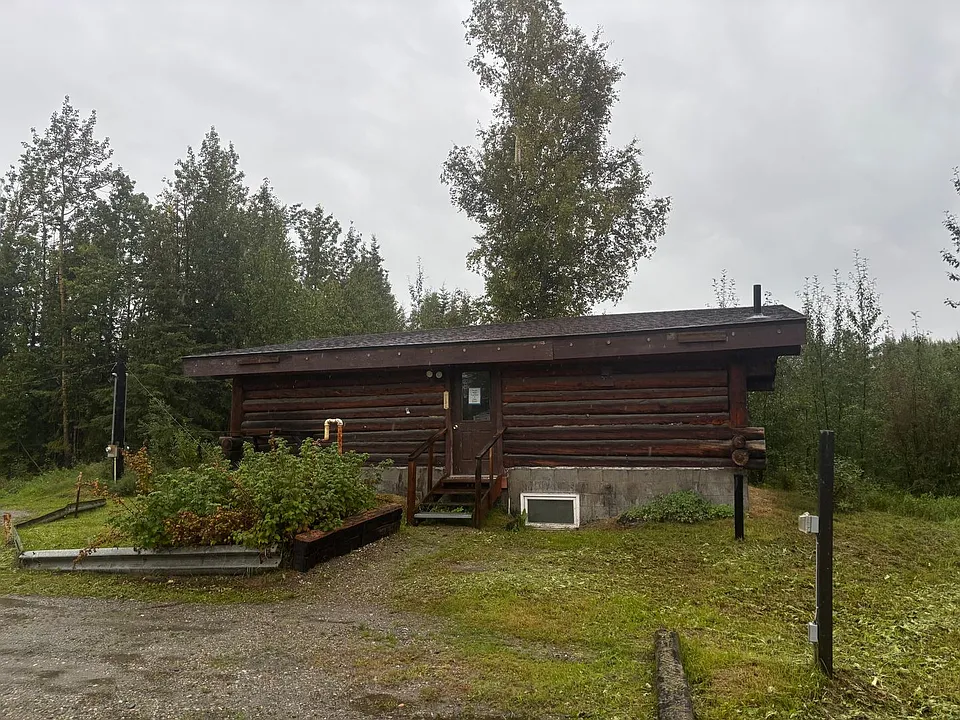 2445 Loomis Dr