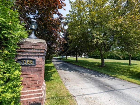 7166 Dale Rd, Hamilton, ON L1A 3V6