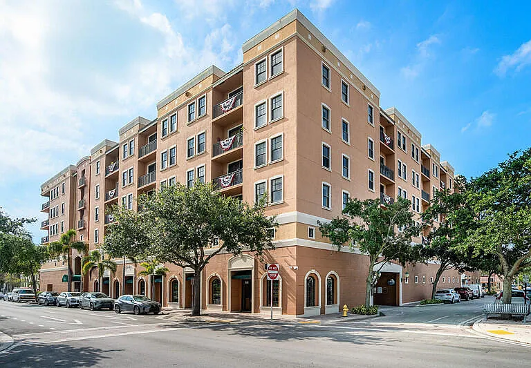 511 Lucerne Ave #618 — Photo 1