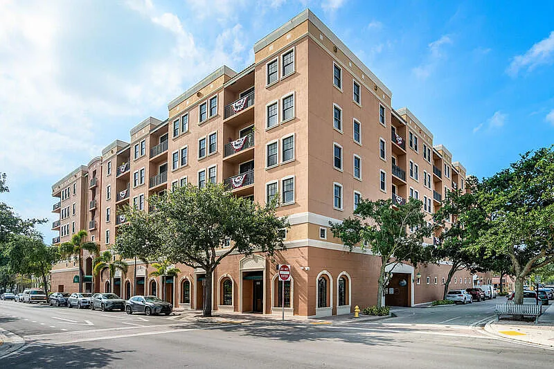 511 Lucerne Ave #618