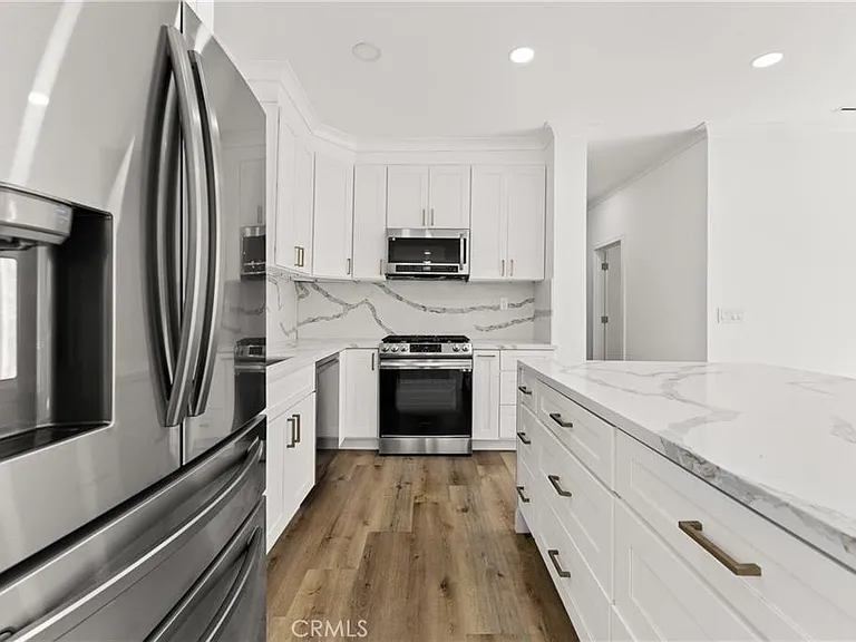 2216 Veteran Ave — Photo 8