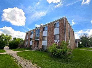 1025 1st St #7, Charleston, IL