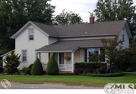 Great Curb Appeal!