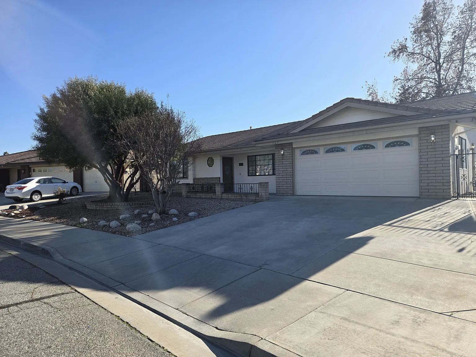 4 bed, 2328 sqft, $2,600 — Photo 2
