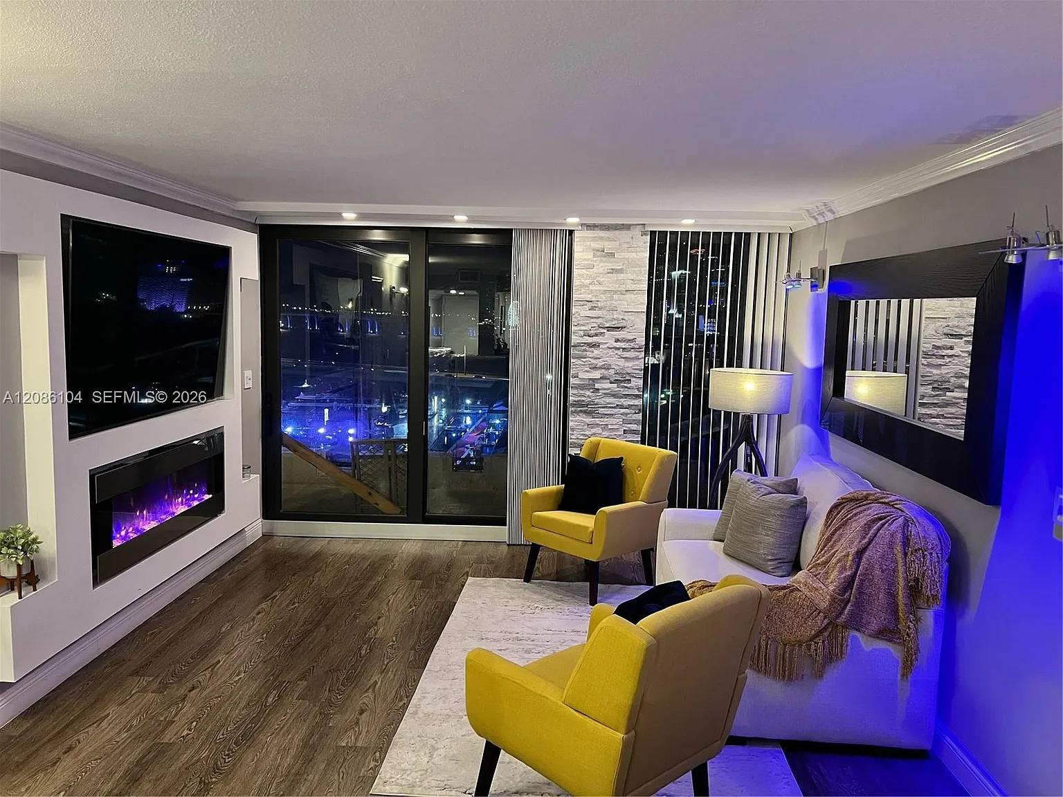 Venetia Condo — Photo 2