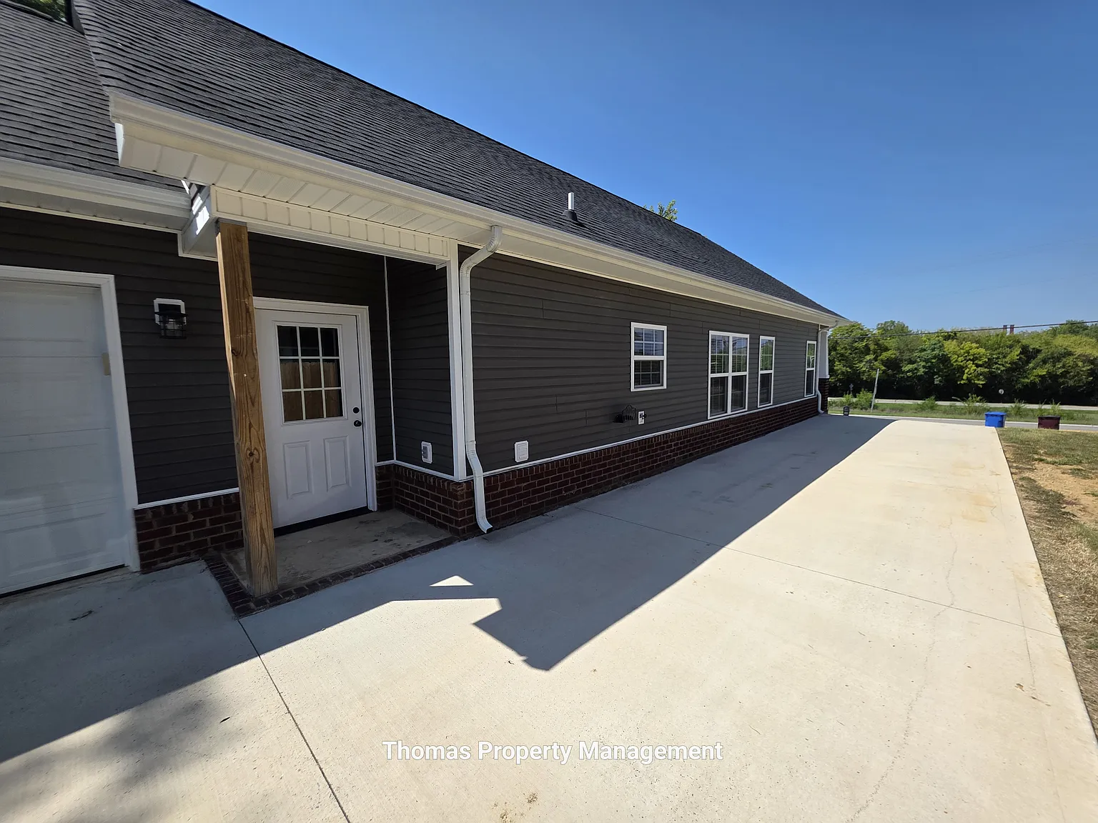 3 bed, 1170 sqft, $2,300 — Photo 4