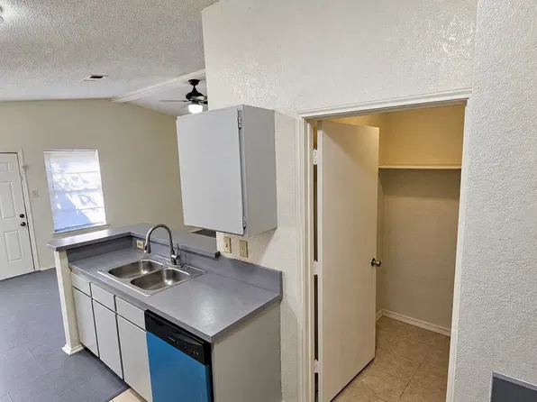 7513-7515 Tiffany Meadows Ln, Fort Worth, TX 76140