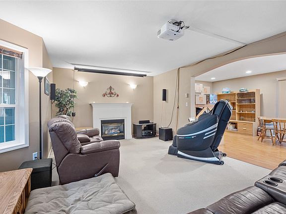 4th image of 2966 Elderberry Cres