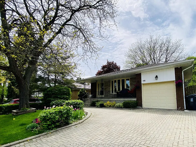 76 Clansman Blvd #LOWER — Photo 2