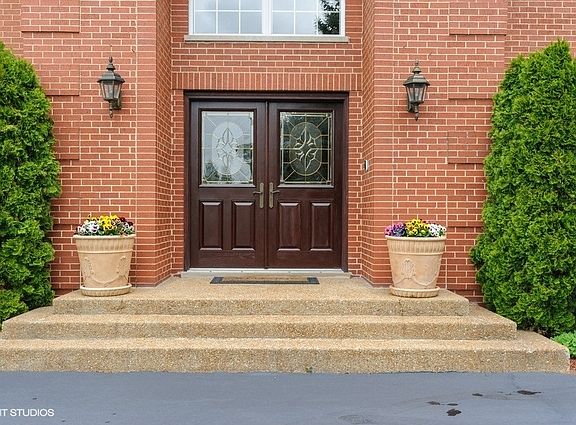 3rd image of 206 Peregrine Ln