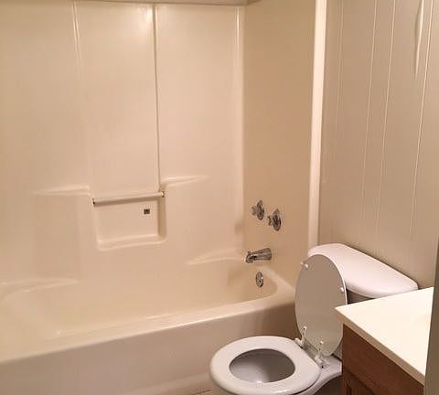 4th image of 1004 N Oak St APT 10