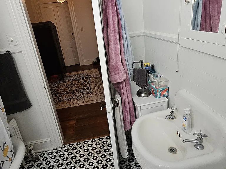 1202 Prince Edward St #2 — Photo 8