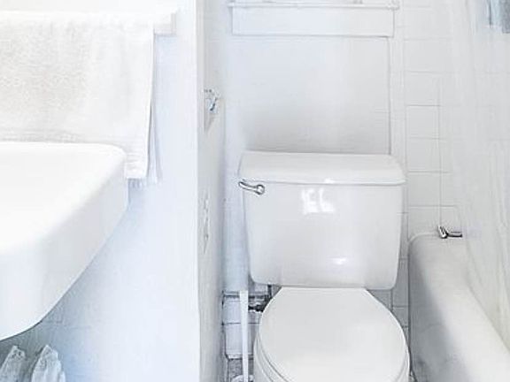 4th image of 15 Cornelia St APT 5R
