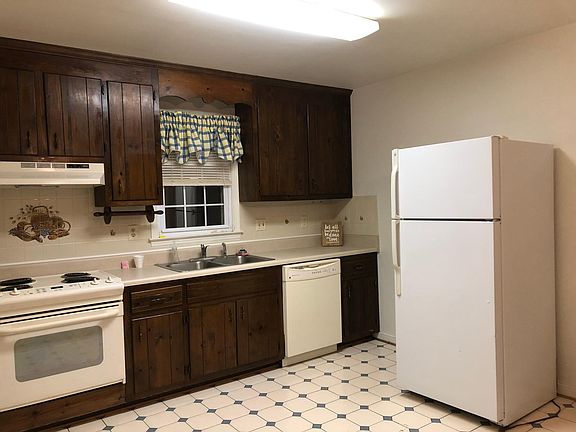 Recently new stove / fan hood counter top an dish washer
