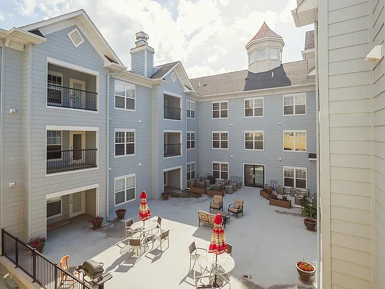 Kirkwood Station Plaza Apartments — Photo 10