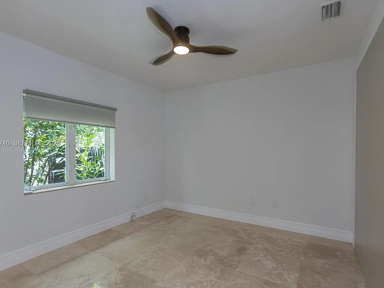 425 N Shore Dr — Photo 23