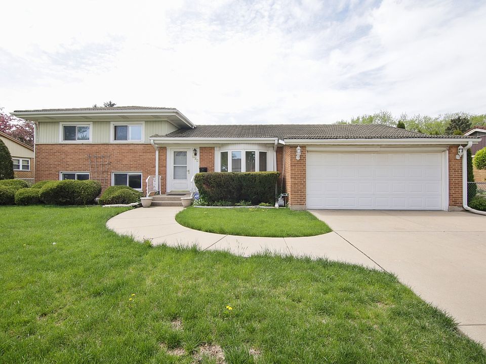 1st image of 920 Leahy Cir