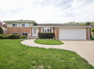 920 Leahy Cir, Des Plaines, IL 60016
