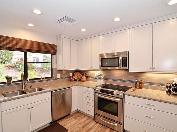 5th image of 871 E Desert Glen Dr