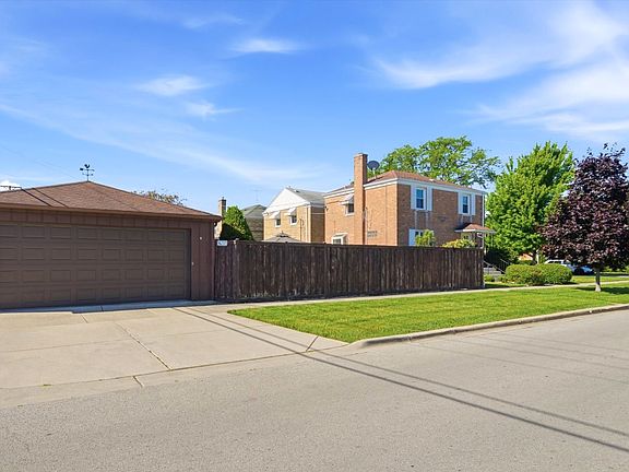 4th image of 1549 N 22nd Ave