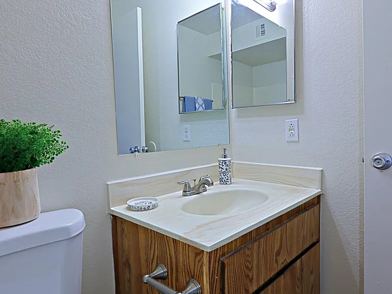 1223 S Dorsey Ln #203 — Photo 14
