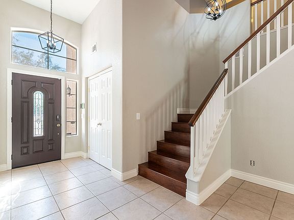 3rd image of 66 Huntfield Dr