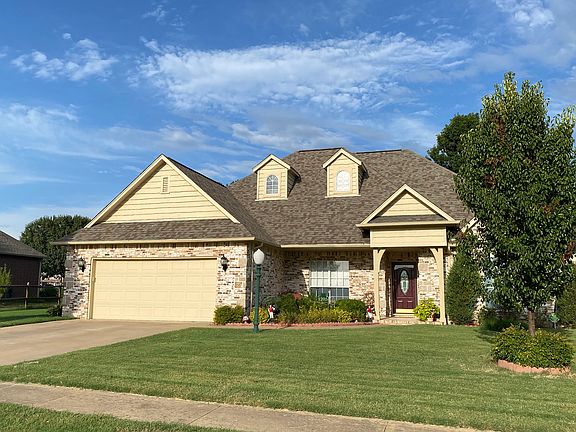 2nd image of 1205 S Mockingbird Ln