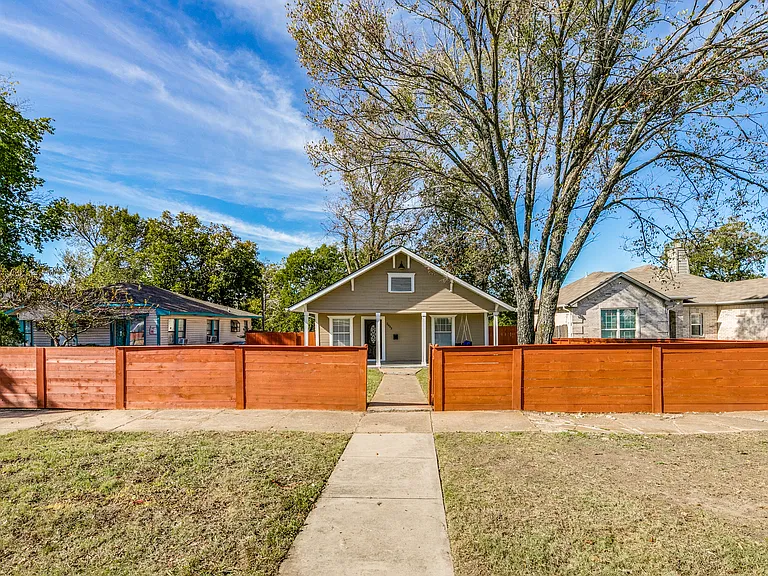 2633 S Denley Dr — Photo 2