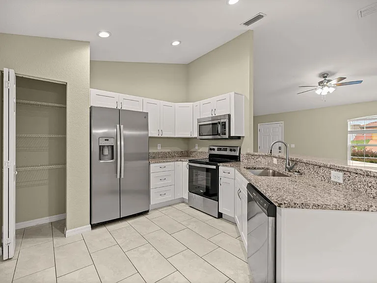 2598 SW 147th Pl — Photo 8