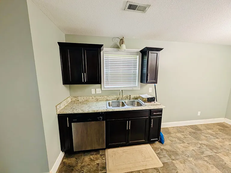 745 Inver Ln — Photo 10