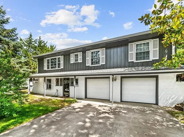 2917 Cheyenne Cir, Kansas City, MO 64116