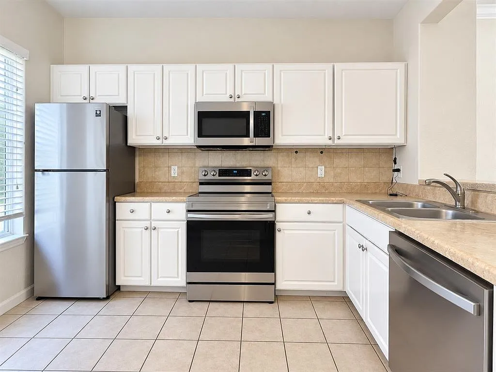 2 bed, 2.5 bath, 1275 sqft, $1,550 — Photo 2