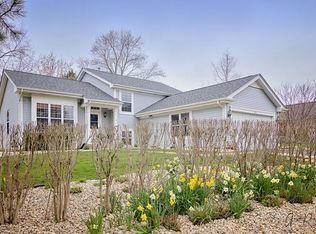 331 Willow Rd, Lakemoor, IL 60051