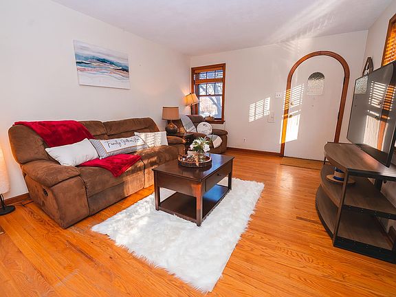 4th image of 6948 Salzburger Ave