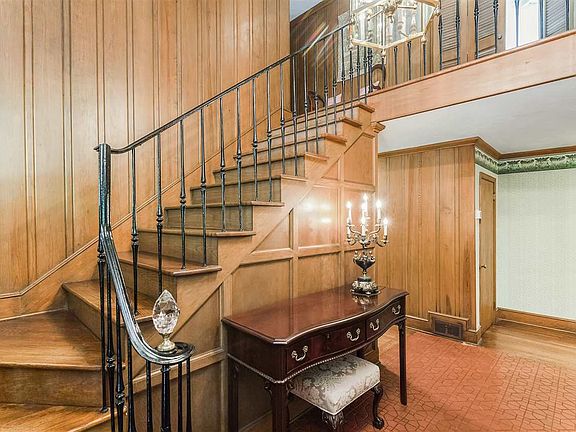 3rd image of 101 Eastwood Cir