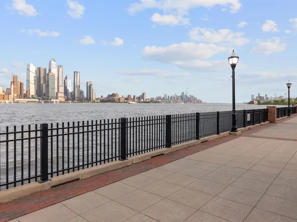 38 Oxford Landing image 22 of 22