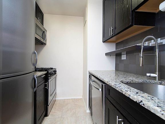 5th image of 7 E 14th St APT 403