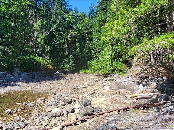 3rd image of 226 Bold Point Rd